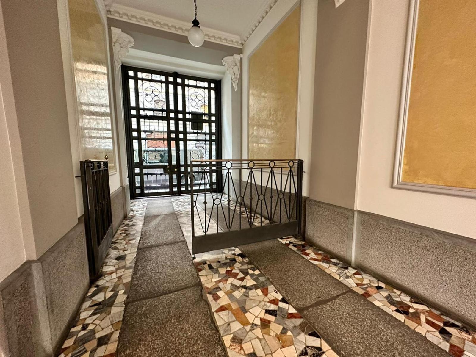 Comecasa Studio Vicino Stazione Centrale Milan Bagian luar foto